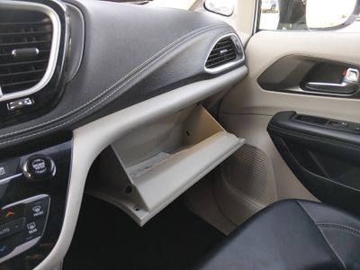 2024 Chrysler Pacifica — photo 16 view