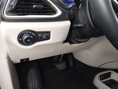 2024 Chrysler Pacifica — photo 13 view