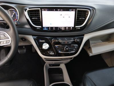2024 Chrysler Pacifica — photo 21 view