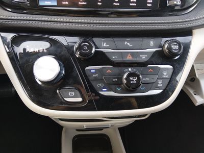 2024 Chrysler Pacifica — photo 20 view
