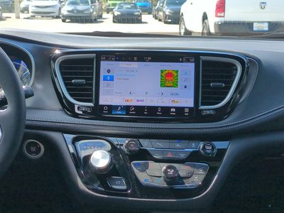 2026 Chrysler Pacifica — photo 19 view