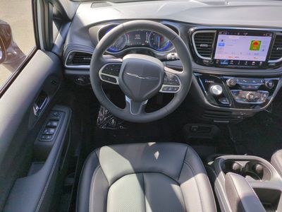 2026 Chrysler Pacifica — photo 17 view