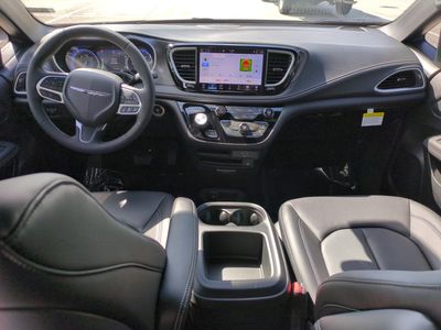 2026 Chrysler Pacifica — photo 16 view