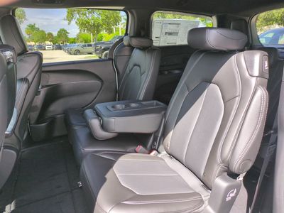 2026 Chrysler Pacifica — photo 15 view
