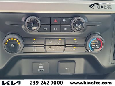 2025 Ford Super Duty F-250 SRW — photo 29 view
