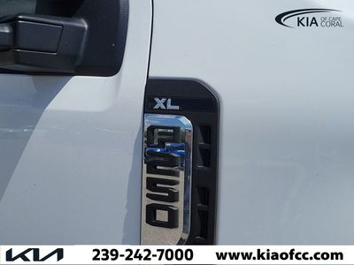 2025 Ford Super Duty F-250 SRW — photo 9 view