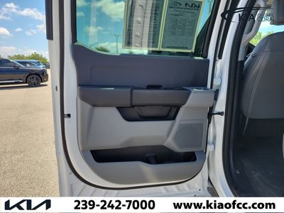 2025 Ford Super Duty F-250 SRW — photo 16 view