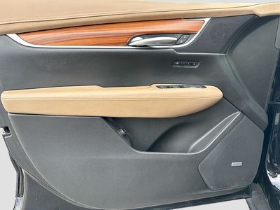 2018 Cadillac XT5 — photo 21 view