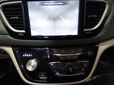 2024 Chrysler Pacifica — photo 16 view