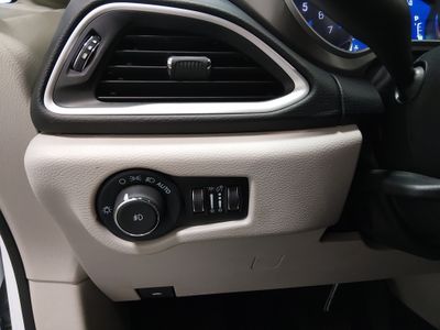 2024 Chrysler Pacifica — photo 13 view