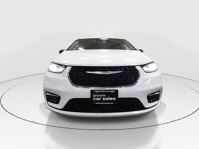 2024 Chrysler Pacifica — side profile view
