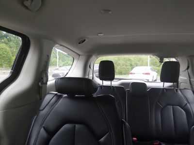 2024 Chrysler Pacifica — photo 17 view