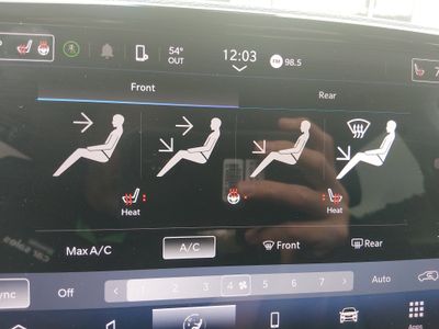 2024 Chrysler Pacifica — photo 18 view