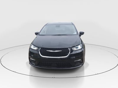 2024 Chrysler Pacifica — side profile view