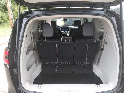 2024 Chrysler Pacifica — photo 11 view