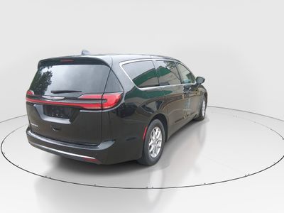 2024 Chrysler Pacifica — photo 7 view