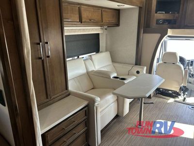 2018 Tiffin Motorhomes Wayfarer - Photo 18
