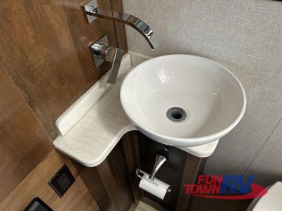 2018 Tiffin Motorhomes Wayfarer - Photo 25