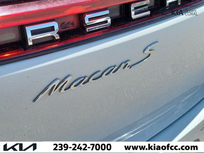 2021 Porsche Macan — photo 11 view