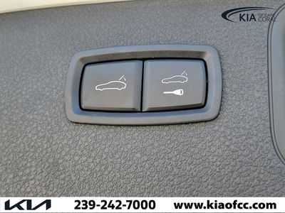 2021 Porsche Macan — photo 13 view