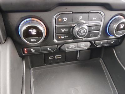 2024 Chevrolet Suburban - Photo 18