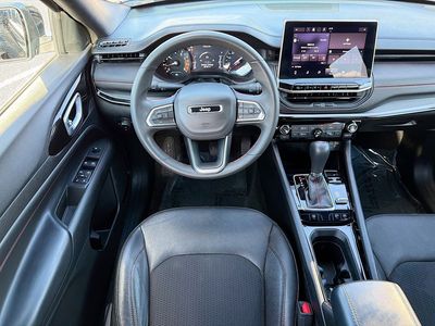 2023 Jeep Compass — photo 16 view