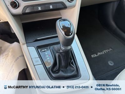 2018 Hyundai Elantra — photo 10 view