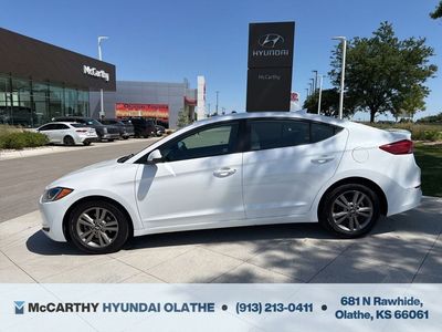 2018 Hyundai Elantra — photo 12 view