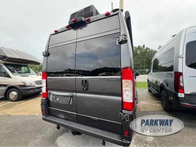 2023 Airstream Rangeline - Photo 3