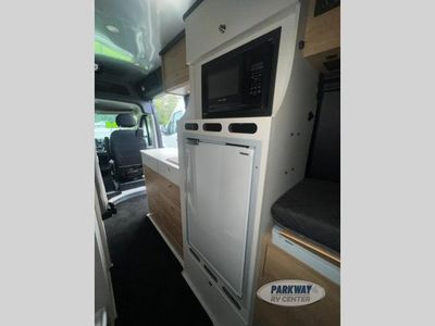 2023 Airstream Rangeline - Photo 9