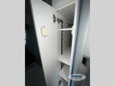 2023 Airstream Rangeline - Photo 11