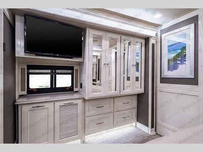 2022 Tiffin Motorhomes Phaeton — photo 8 view