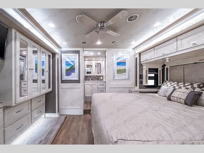 2022 Tiffin Motorhomes Phaeton — photo 9 view