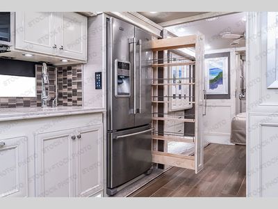 2022 Tiffin Motorhomes Phaeton — detail view