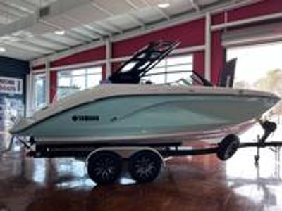 2026 Yamaha 222 S — front three-quarter view