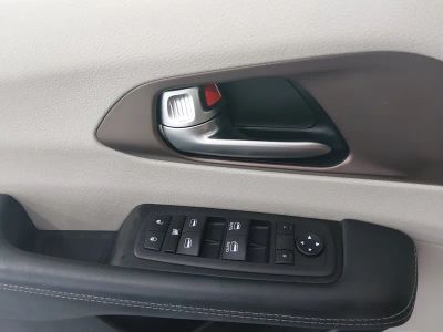 2023 Chrysler Voyager — photo 16 view
