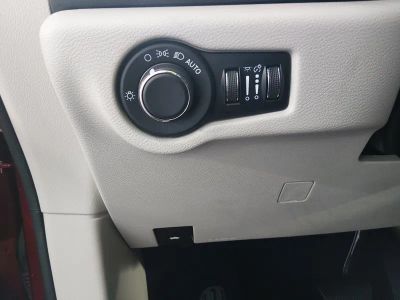 2023 Chrysler Voyager — photo 13 view