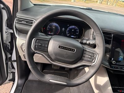 2024 Jeep Wagoneer L — photo 8 view