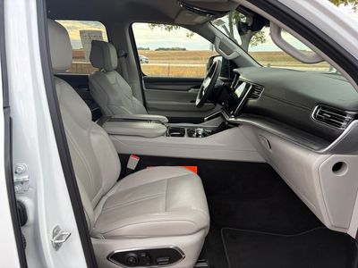 2024 Jeep Wagoneer L — photo 7 view