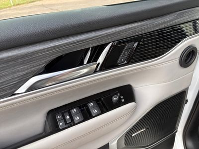 2024 Jeep Wagoneer L — photo 12 view