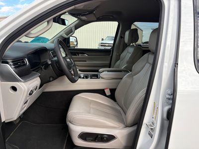 2024 Jeep Wagoneer L — photo 11 view