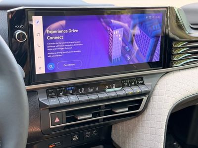 2025 Toyota Camry XLE — photo 31 view