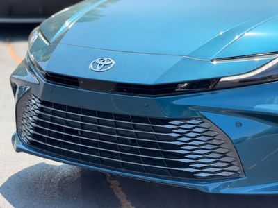 2025 Toyota Camry XLE — photo 9 view