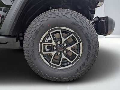 2026 Jeep Gladiator — photo 10 view