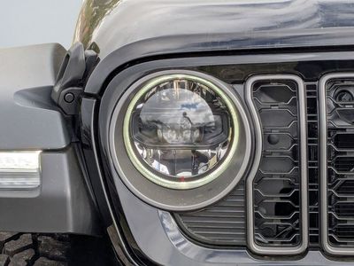 2026 Jeep Gladiator — photo 9 view
