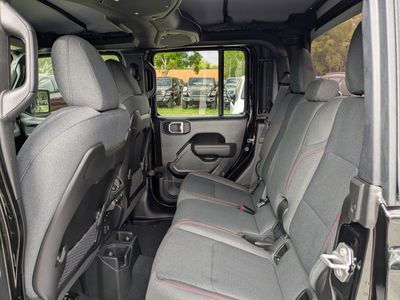 2026 Jeep Gladiator — photo 13 view
