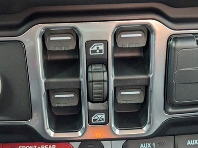 2026 Jeep Gladiator — photo 23 view