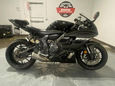 2024 Yamaha YZF-R7 - Photo 2