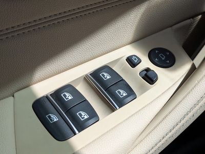 2021 BMW 5 Series - Photo 19