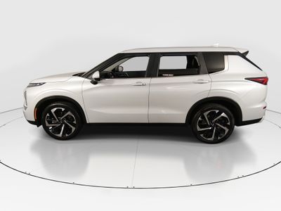 2023 Mitsubishi Outlander — interior view
